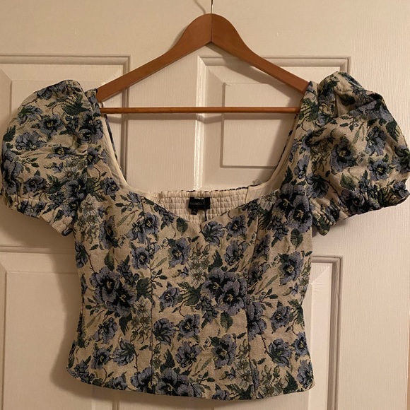 MAJORELLE Angelia Top, blue floral tapestry puff - Picture 4 of 5